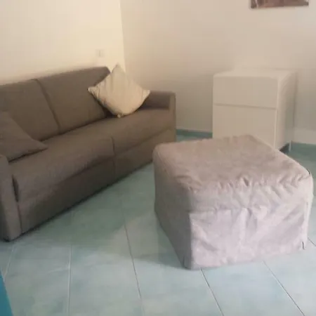 Isca Della Contessa *